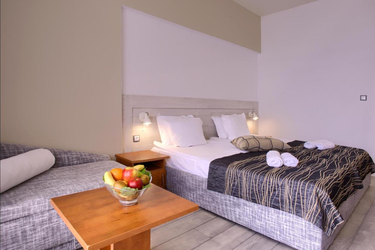 Luna Beach Hotel Golden Sands Exteriör bild