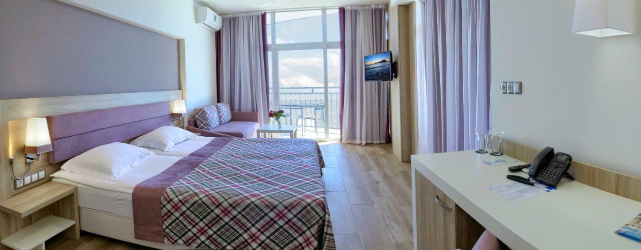 Luna Beach Hotel Golden Sands Exteriör bild